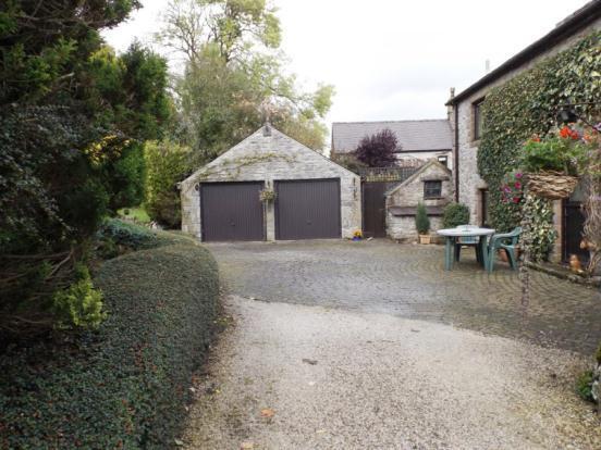 Courtyard/Garage