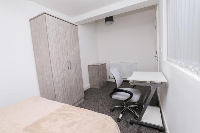 4 bed Terraced to rent Image 8