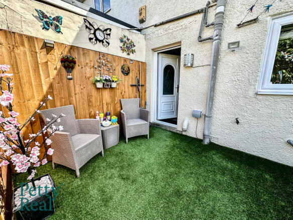 3 bed Terraced for sale Image 9