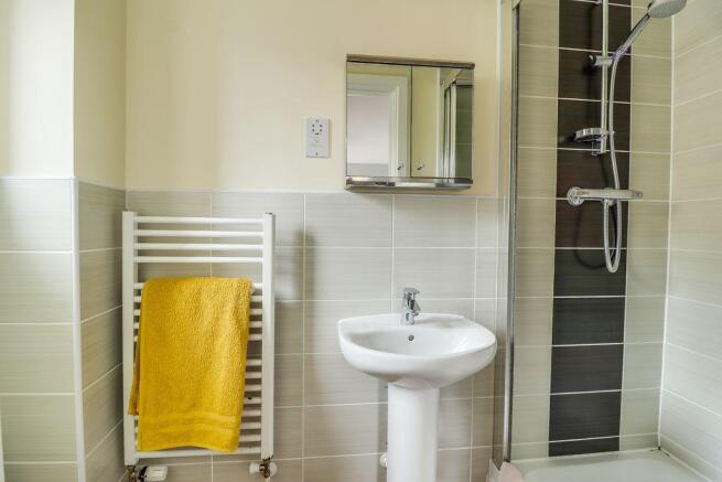 Ensuite to Bed 1