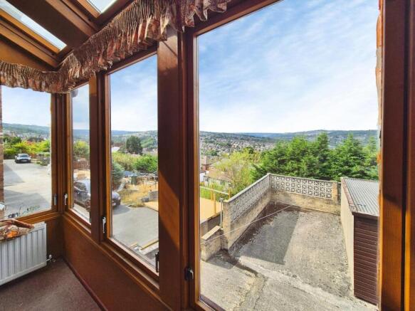 4 bed Detached to rent Image 6