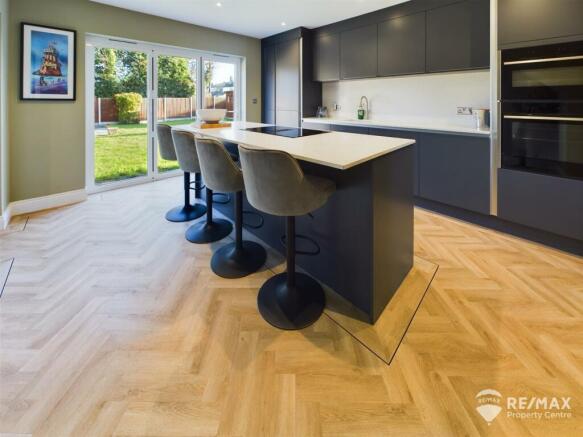 Kitchen (2).jpg