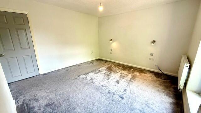 2 bed House to rent Image 5
