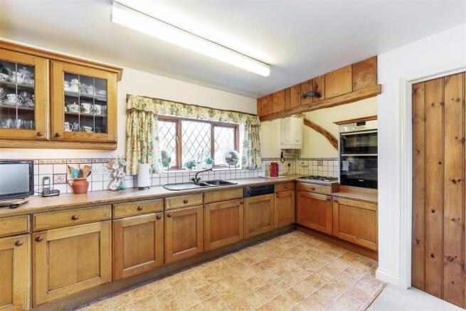 8329353-interior13.JPG