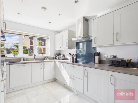 4 bed Detached for sale Image 9