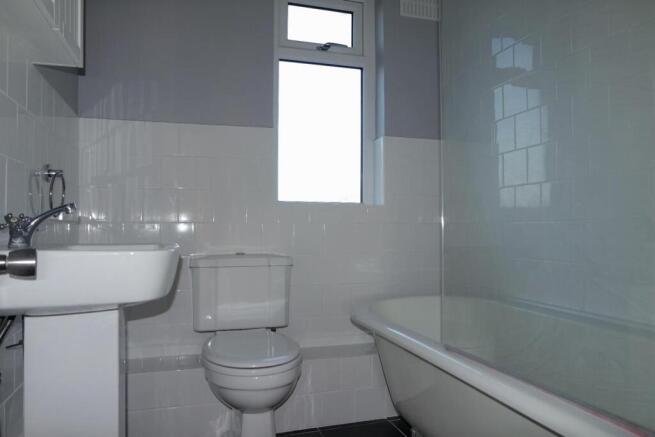 2 bed Terraced to rent Image 6