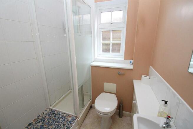 GROUND FLOOR SHOWER ROOM.JPG