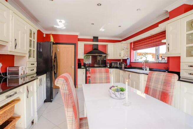 8386342-interior11.jpg