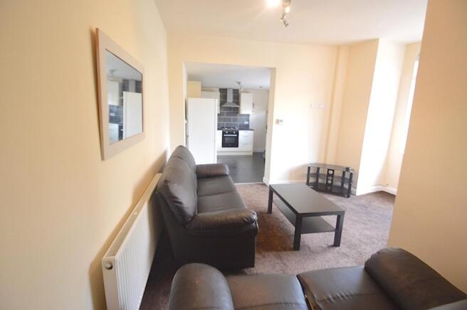 4 bed Terraced to rent Image 5