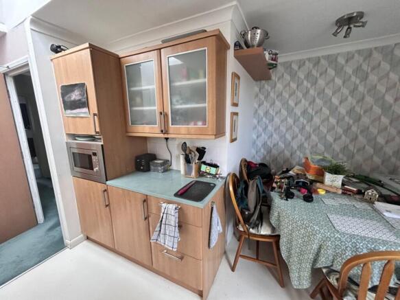 2 bed Apartment for sale Image 6