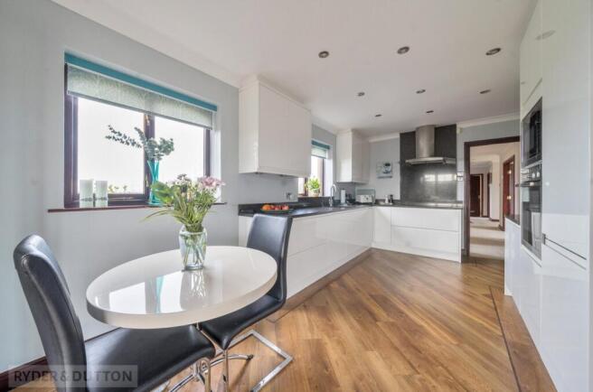 4 bed Detached Bungalow for sale Image 9