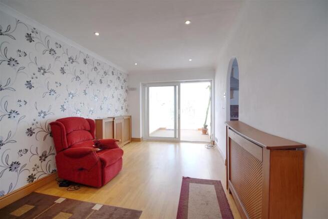 LOUNGE/DINING ROOM