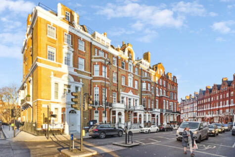 Pont Street,
Knightsbridge, SW1X