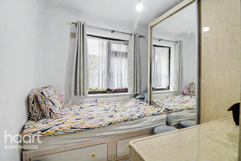 7a Veronique Gardens, Barkingside