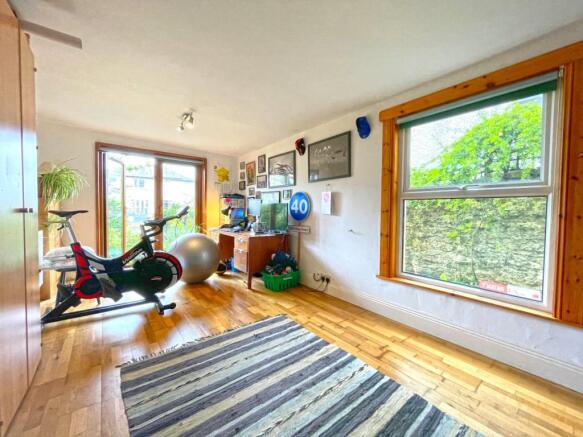 FamilyRoom-Bed5