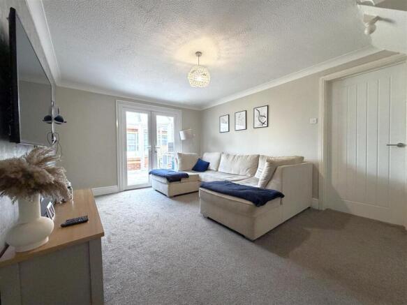 Generous Living Room 086