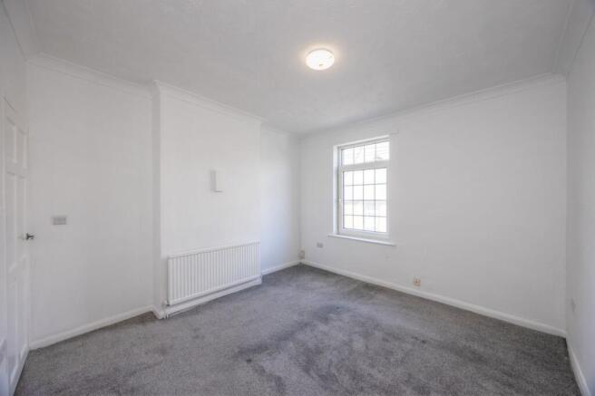 3 bed Terraced to rent Image 6