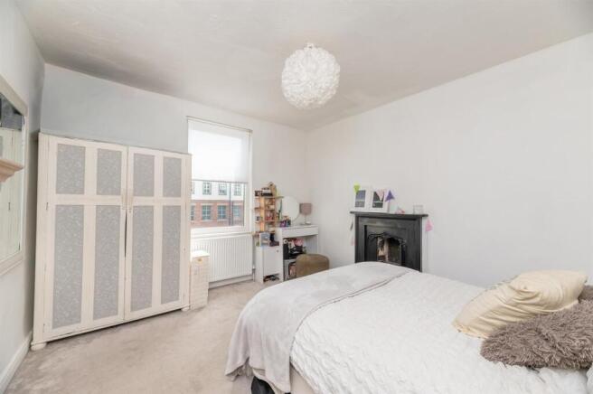 1 bed House for sale Image 4