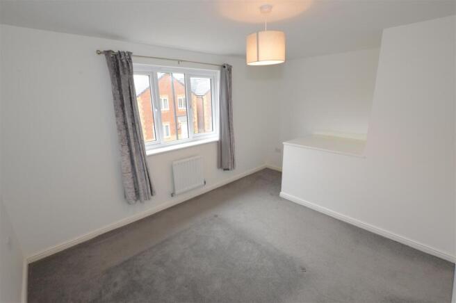 2 bed Semi-Detached to rent Image 4