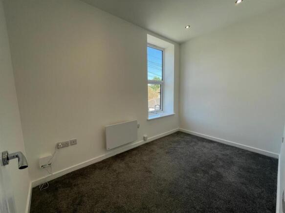 2 bed Apartment to rent Image 9
