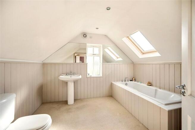 5 bed Semi-Detached for sale Image 12