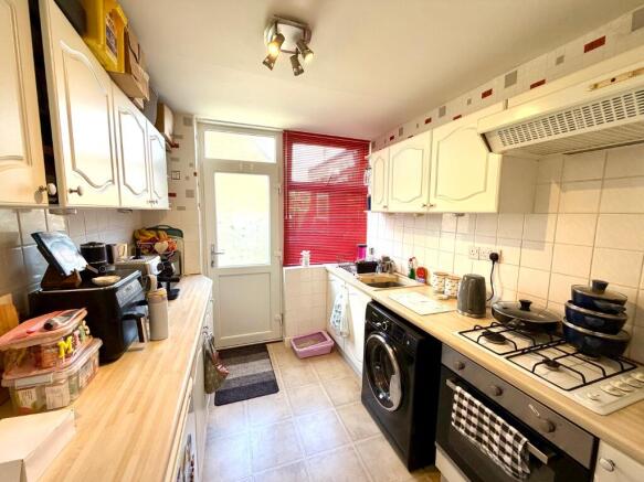 3 bed Semi-Detached for sale Image 4