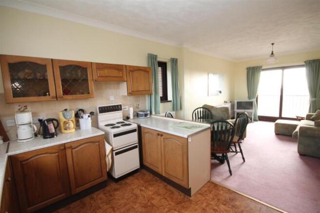 Open Plan Kitchen & 