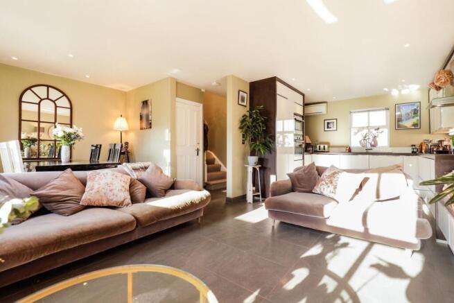 3 bed Terraced for sale Image 5
