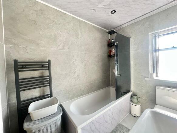 2 bed Terraced to rent Image 9