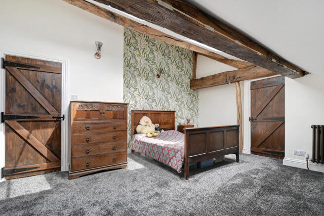5 bed Detached for sale Image 8