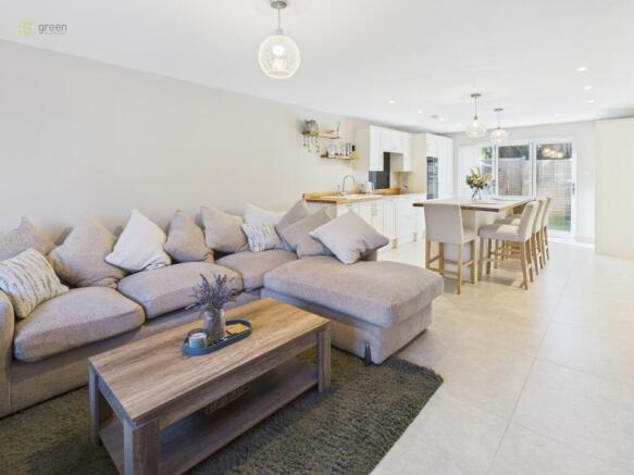 cam04425g0pr0368still010