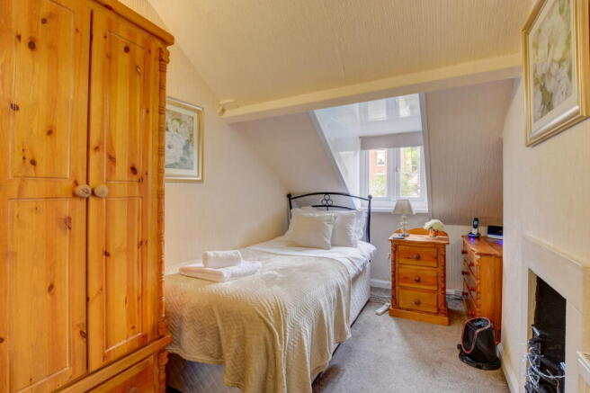 3 bed Town House for sale Image 9