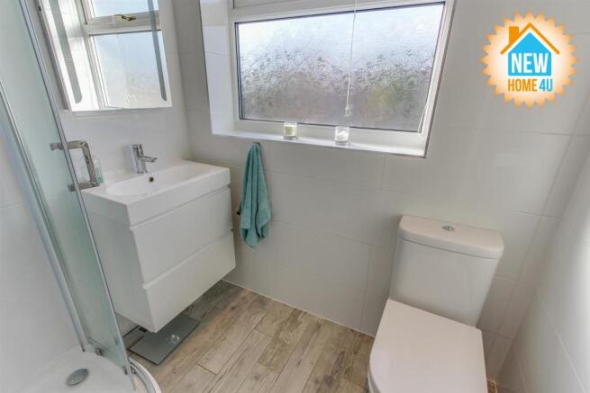 FAMILY BATHROOM:
