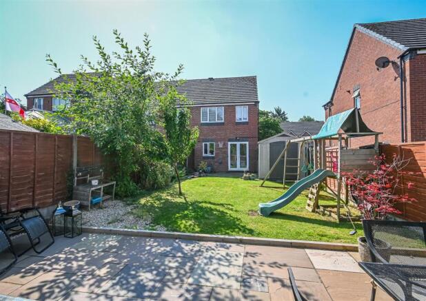 8 Ridley Close-12.jpg