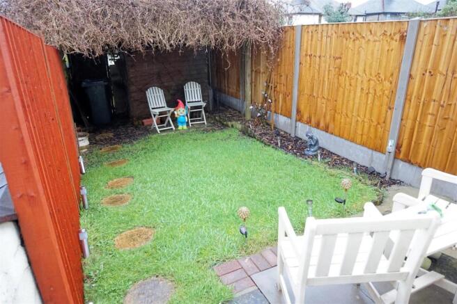 ENCLOSED REAR GARDEN