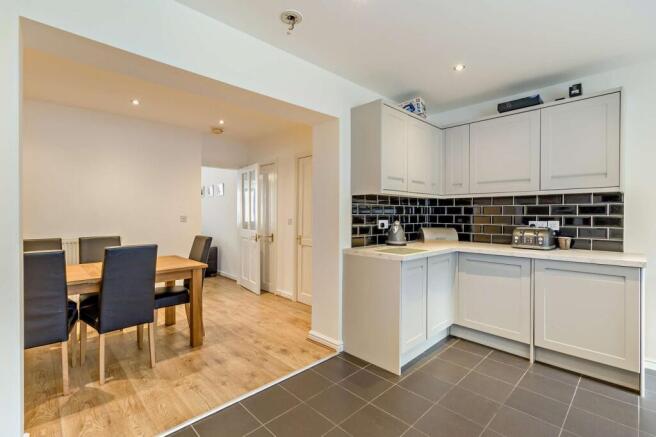 4 bed Semi-Detached for sale Image 5