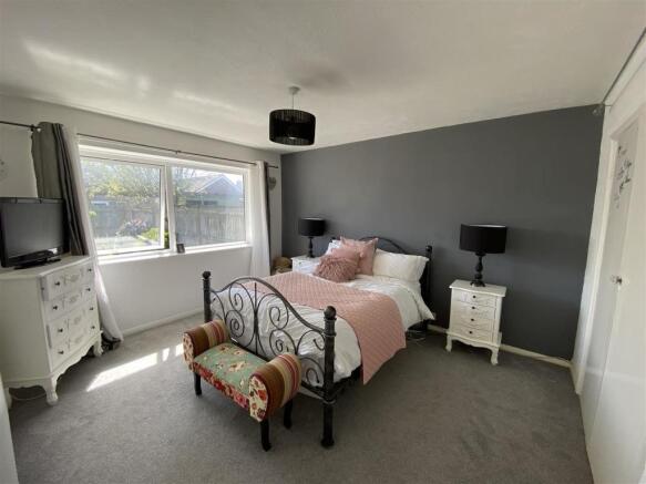 Master Bedroom..jpg
