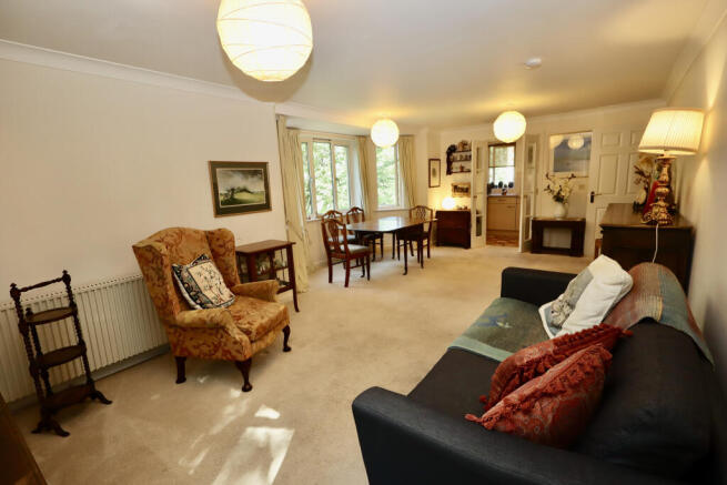 Reception room with double aspect