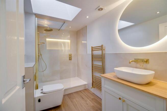 SHOWER ROOM/W.C.
