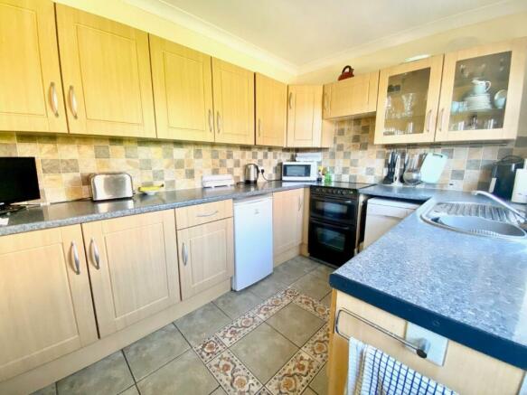 kitchen 2.jpg
