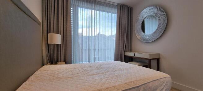 2 bed Apartment to rent Image 4