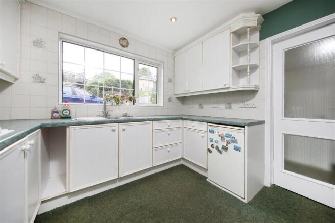 Kitchen2.jpg