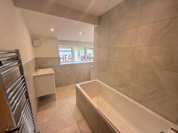 4 bed Detached for sale Image 7