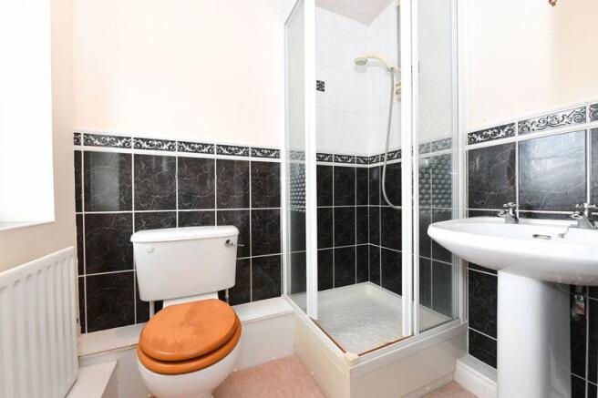 En-suite Showe...