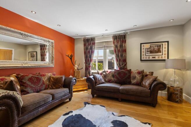 6 bed Detached for sale Image 9