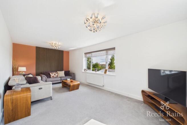 4 bed Detached for sale Image 7
