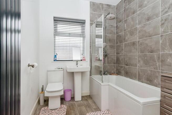 2 bed Terraced to rent Image 7