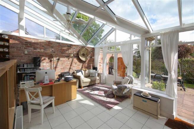 GARDEN ROOM