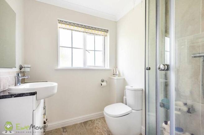 Ensuite to Bed 1