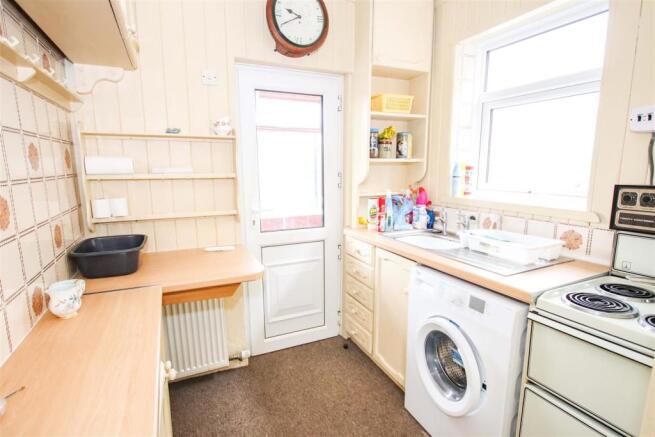 FITTED KITCHEN